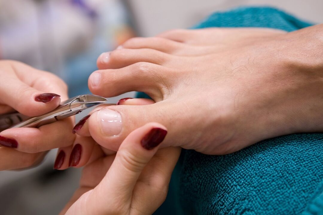 pedicure as a means of infecting nail fungus