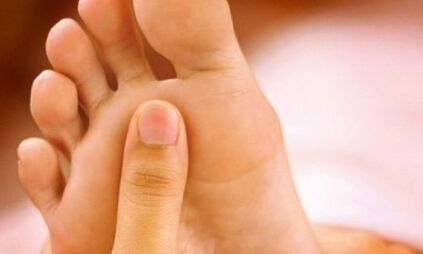 How to be treated from mushrooms on the legs with domestic soap